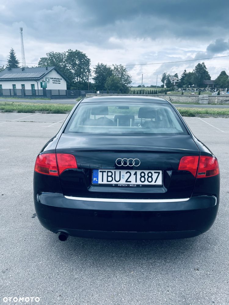 Audi A4 Limousine - 4