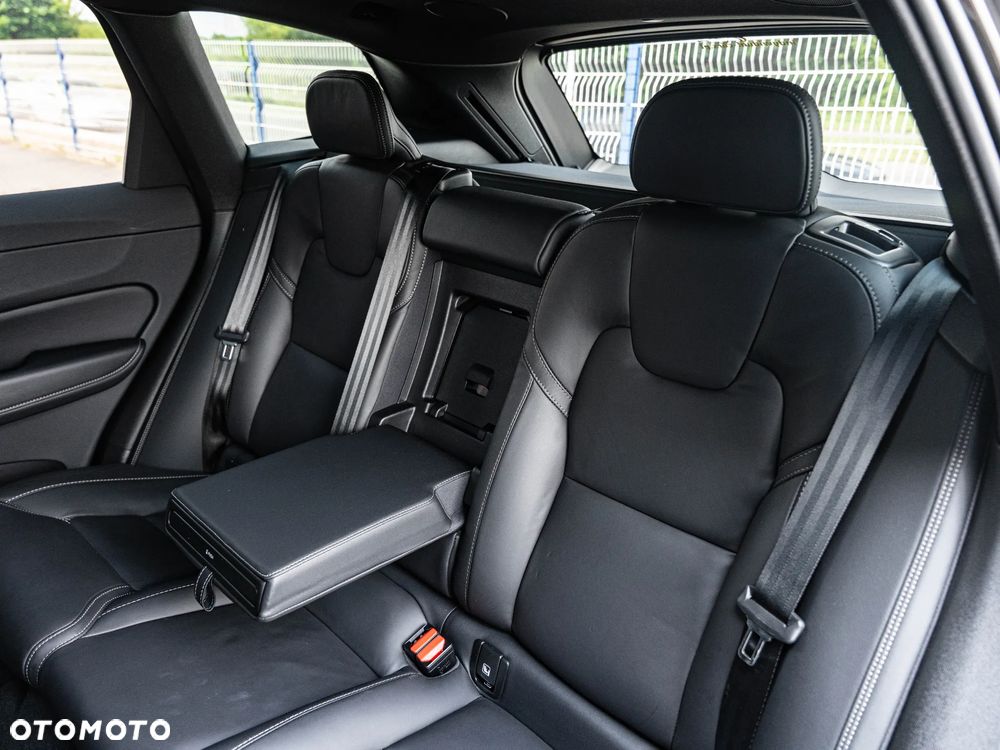 Volvo XC 60 B4 D Ultimate Dark - 27