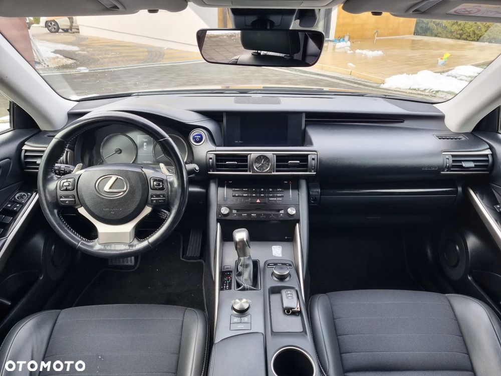 Lexus IS Business Edition - 6