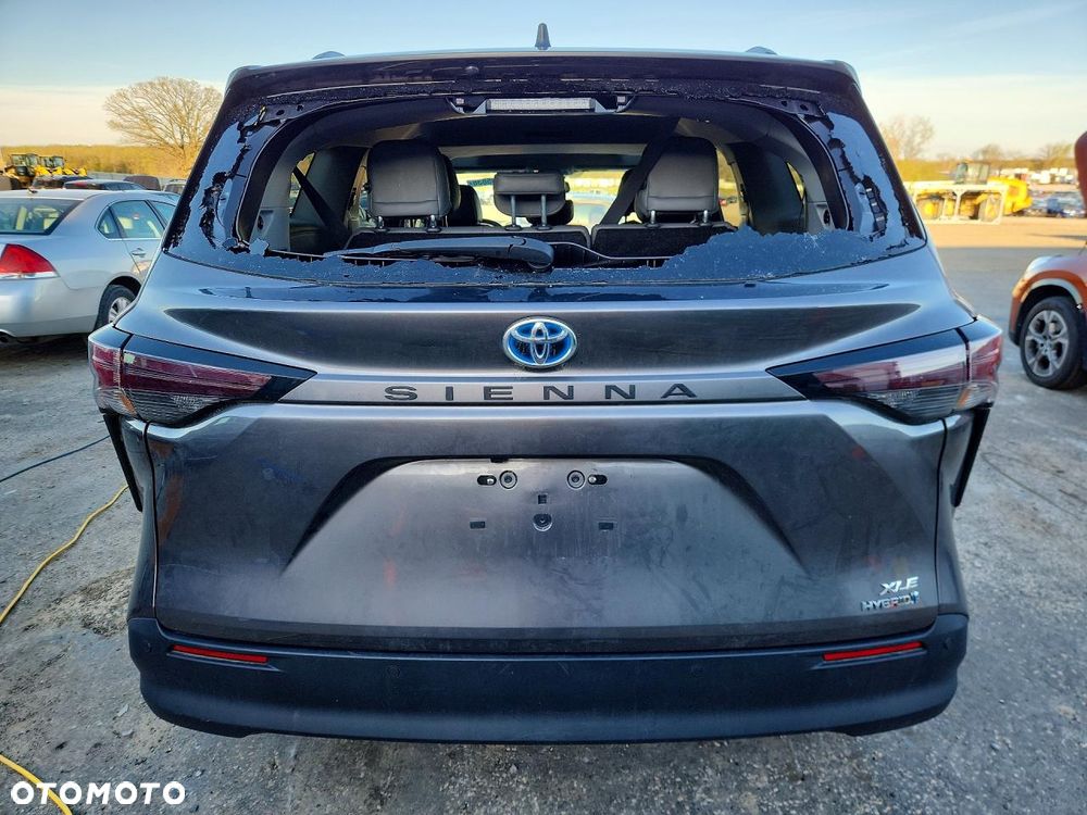 Toyota Sienna - 6