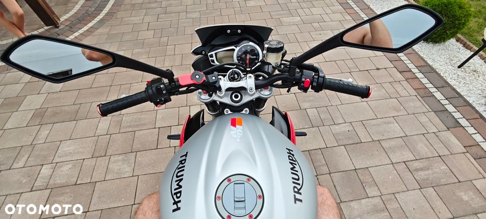 Triumph Street Triple - 11