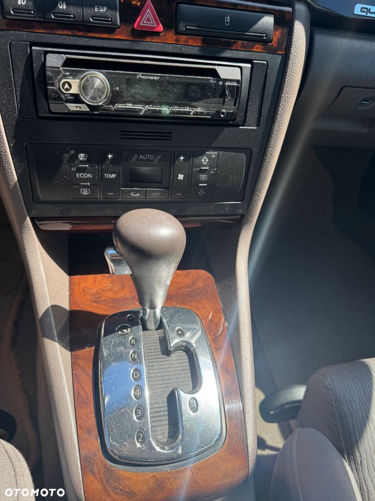 Audi A4 Limousine - 4