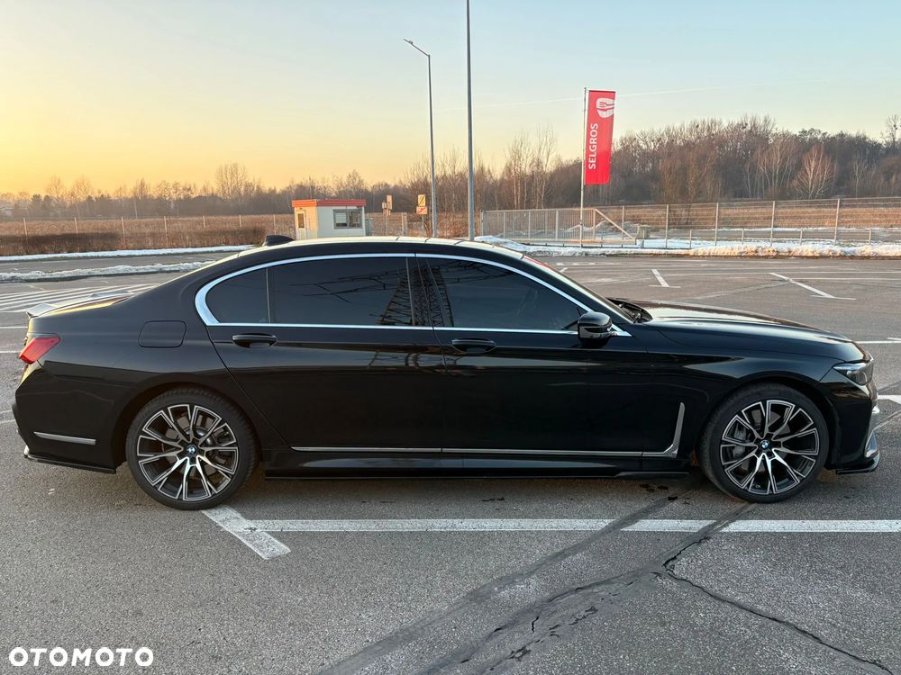 BMW Seria 7 750i xDrive sport - 13
