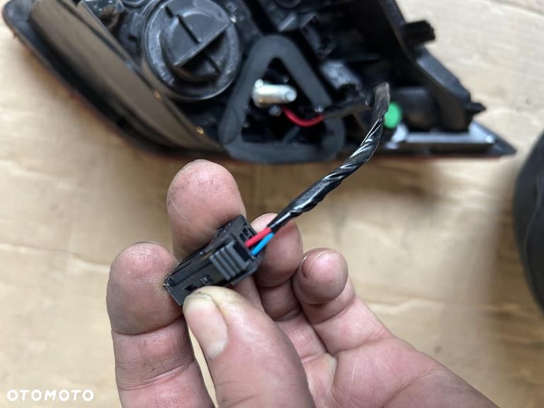 Lampa prawy tył w klapę Peugeot 308 II T9 13-17 9677818280 - 5
