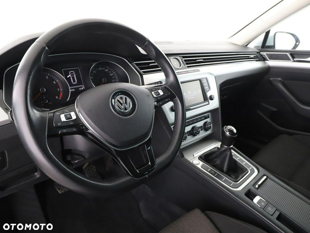 Volkswagen Passat - 15