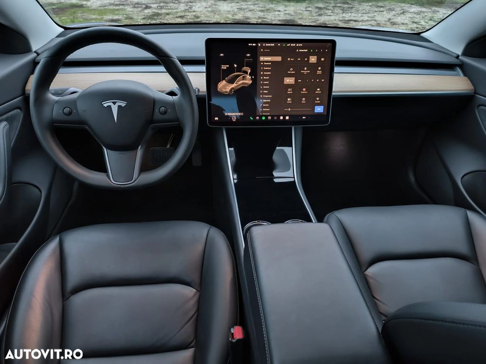 Tesla Model 3 - 16