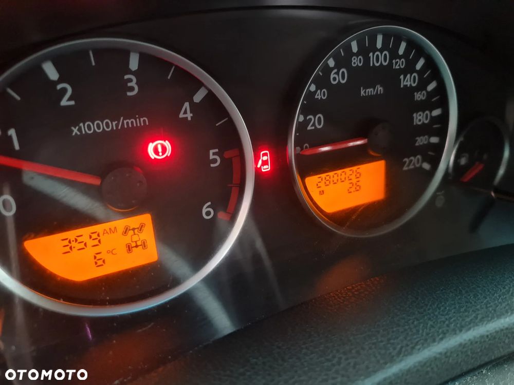 Nissan Pathfinder 2.5 DCi Comfort - 17