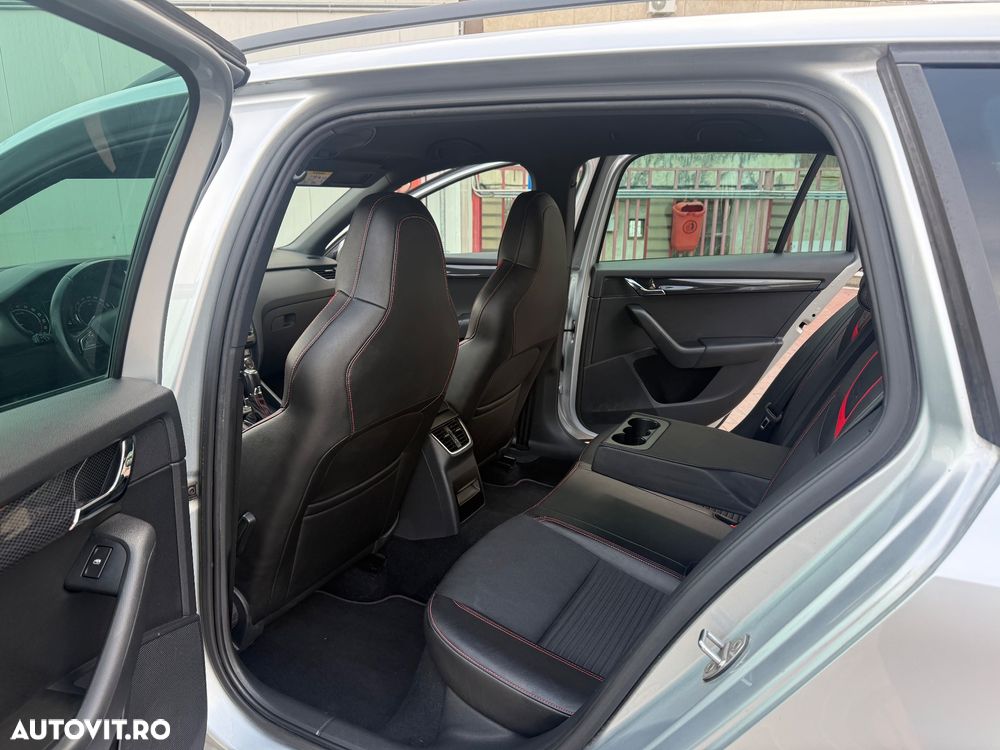 Skoda Octavia 2.0 TDI DSG RS - 18