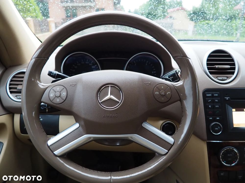 Mercedes-Benz ML - 26