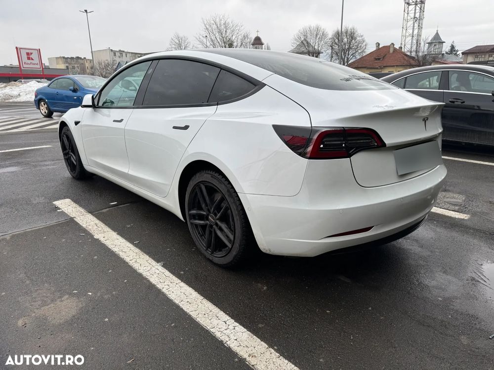Tesla Model 3 - 5