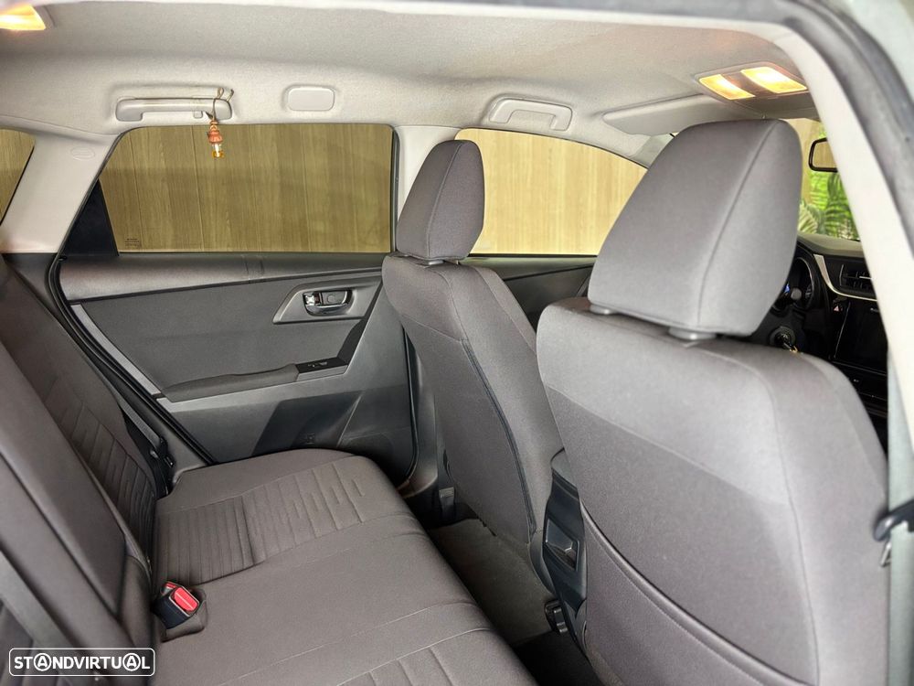 Toyota Auris Touring Sports - 11