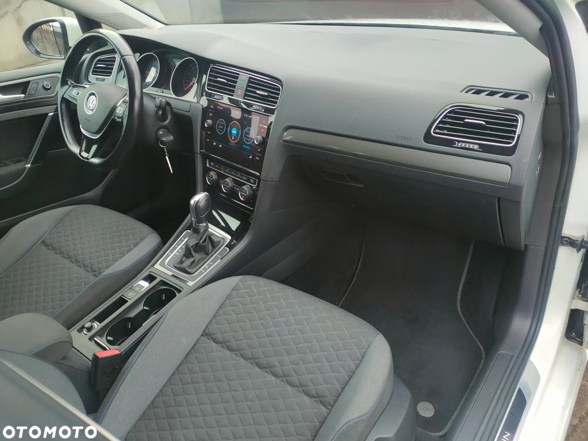 Volkswagen Golf - 9