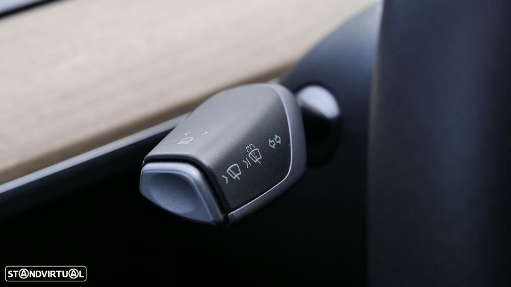 Tesla Model Y Long Range Dual Motor AWD - 31