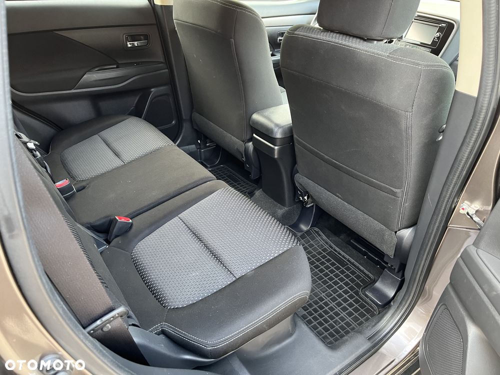 Mitsubishi Outlander 2.0 Intense + 4WD CVT - 23