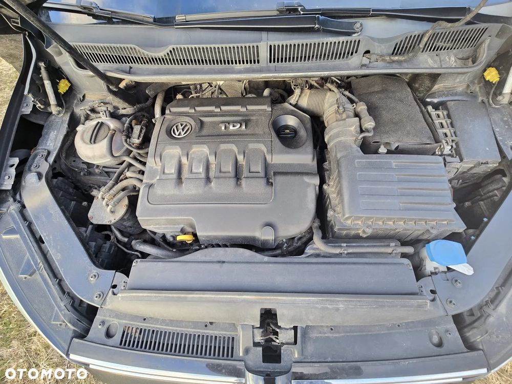 Volkswagen Touran 2.0 TDI BMT Comfortline - 11
