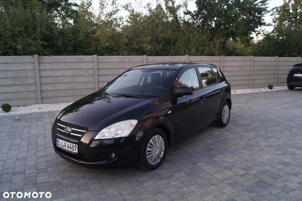 Kia Ceed - 35