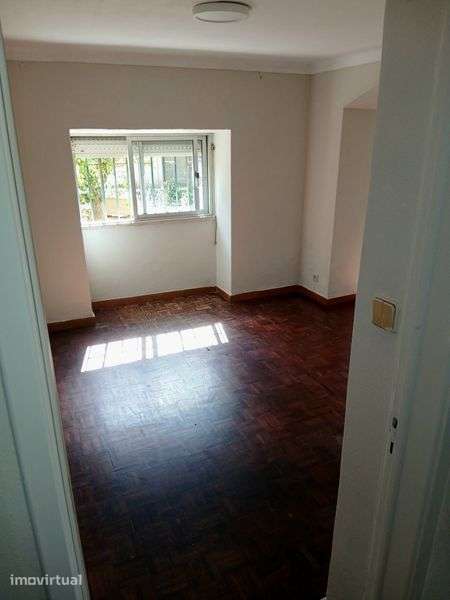 Alugo andar de moradia t2 com 1300 quadrados de terreno - Grande imagem: 4/8