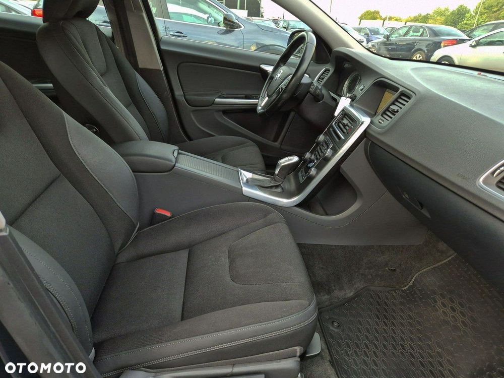Volvo V60 D3 Geartronic Momentum - 29