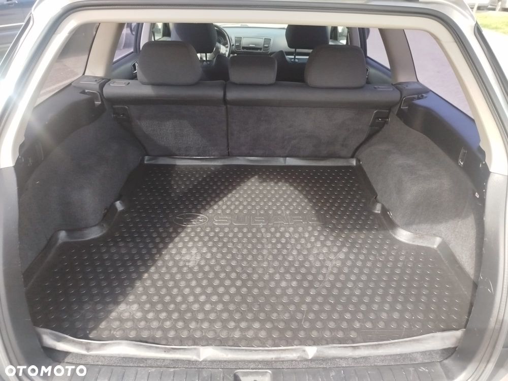 Subaru Legacy 2.0D Trend - 11