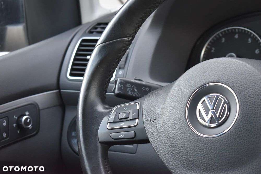 Volkswagen Touran - 9