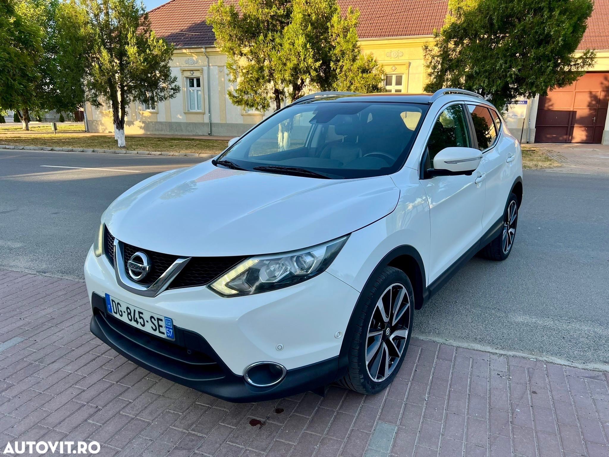 Nissan Qashqai 1.6 DCI 4 x 4 DPF Start/Stop tekna - 1