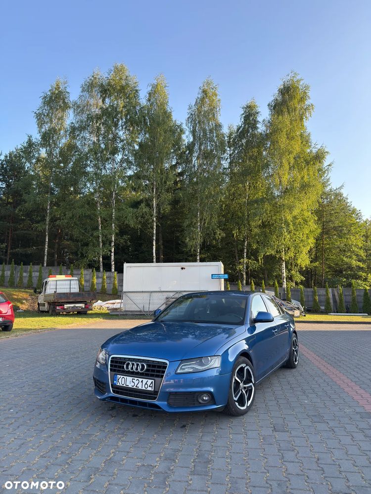 Audi A4 Limousine - 1