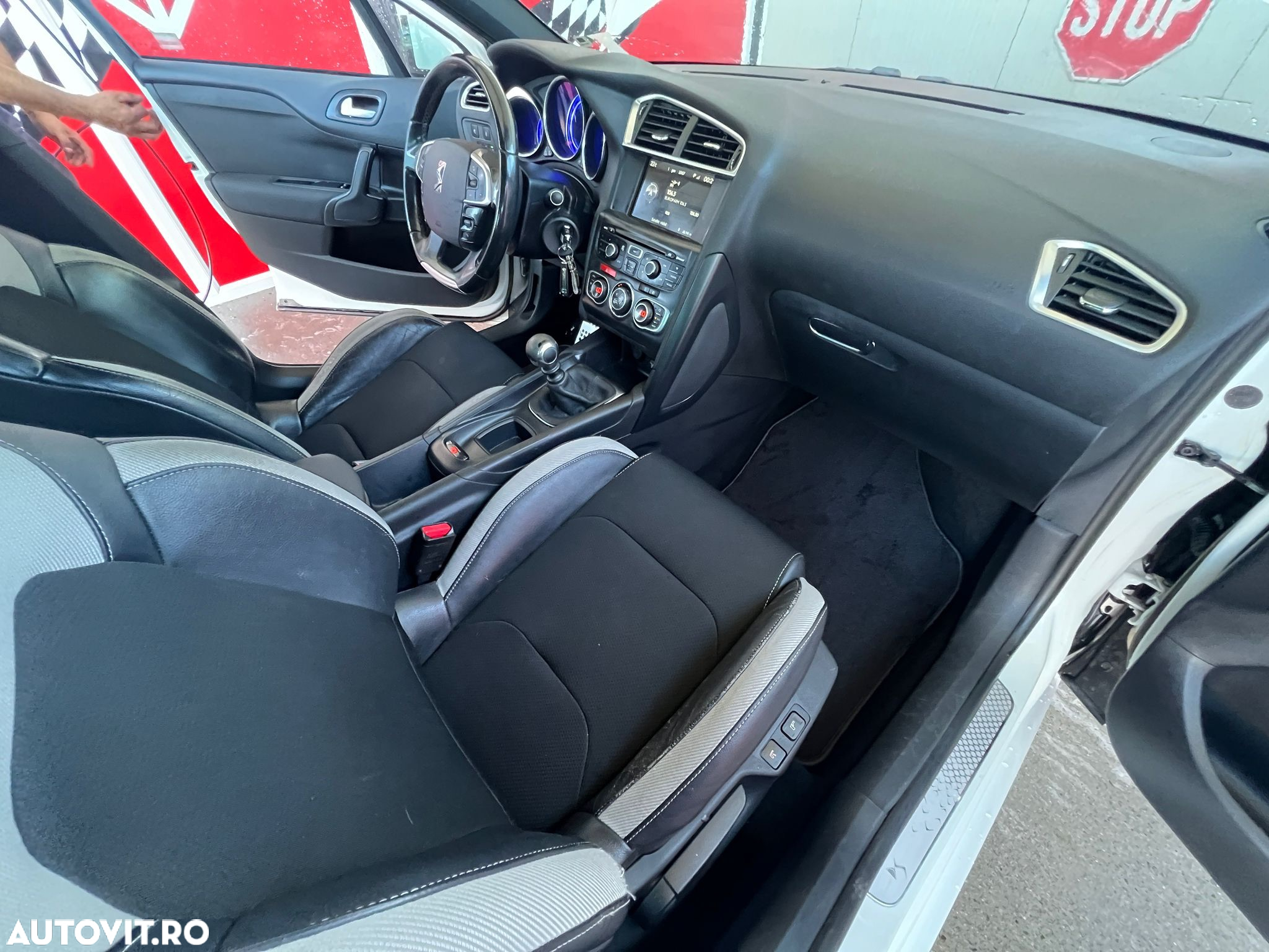 Citroën DS4 HDi 115 Chic - 9