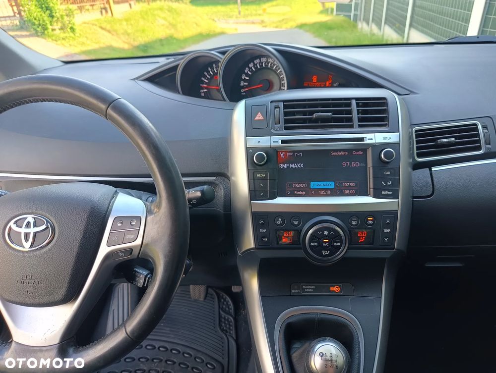 Toyota Verso 1.6 Premium - 24