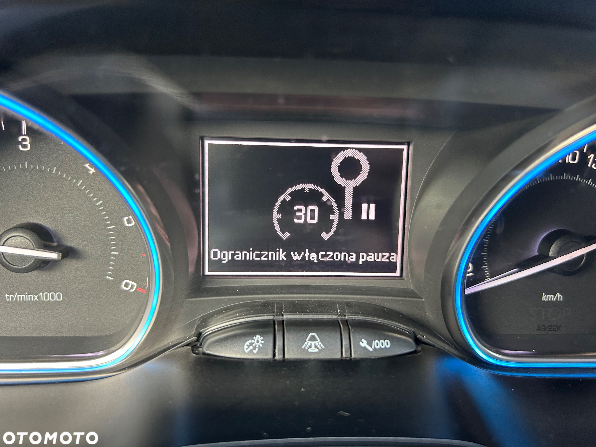 Peugeot 2008 1.6 BlueHDi Allure S&S - 18