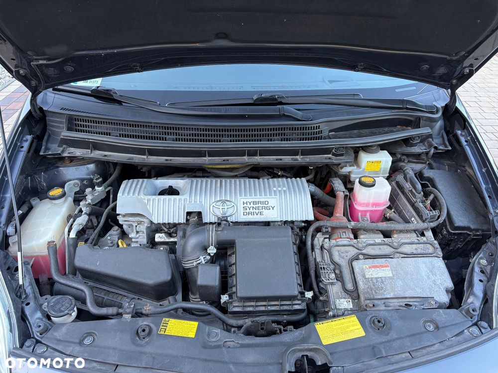 Toyota Prius (Hybrid) - 17