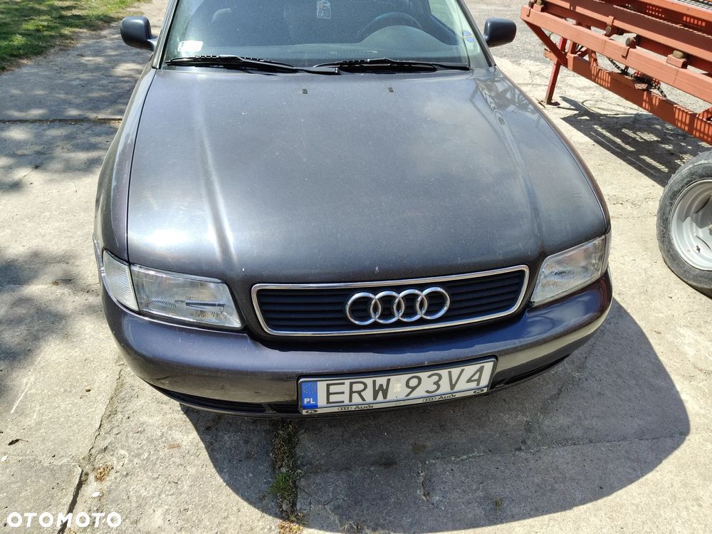 Audi A4 Limousine 1.8 - 4
