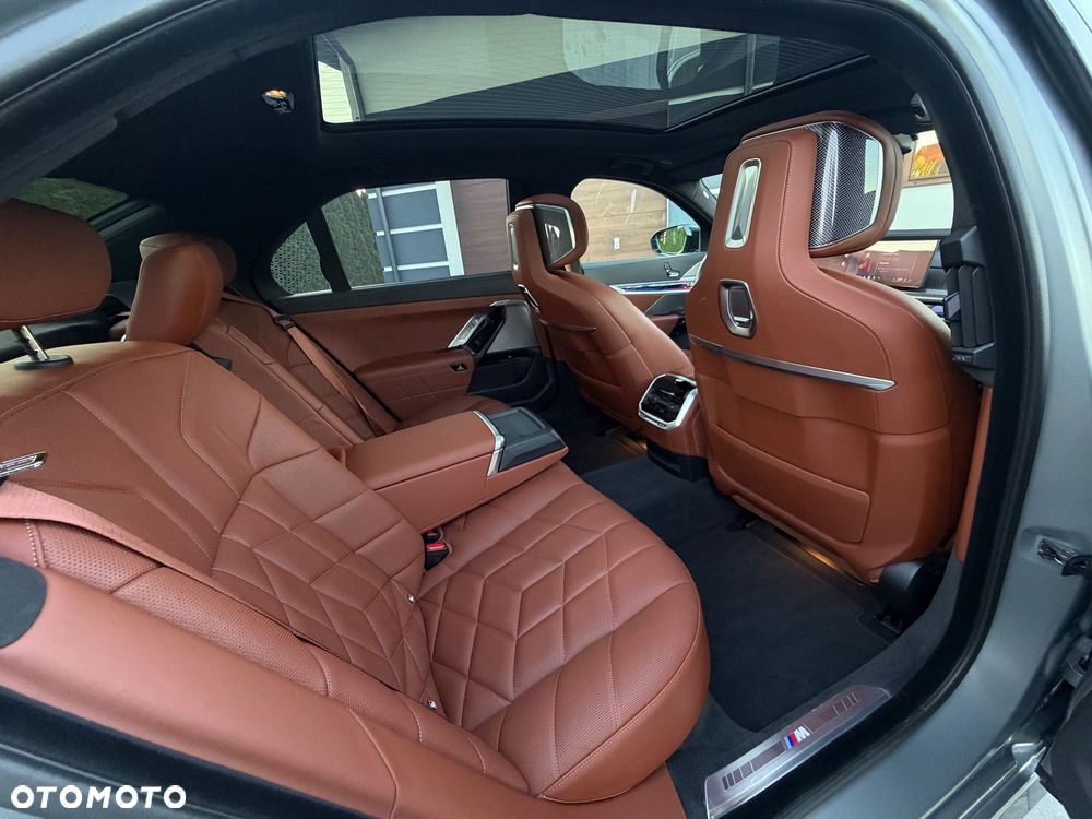 BMW Seria 7 M760e PHEV xDrive Individual Edition sport - 22
