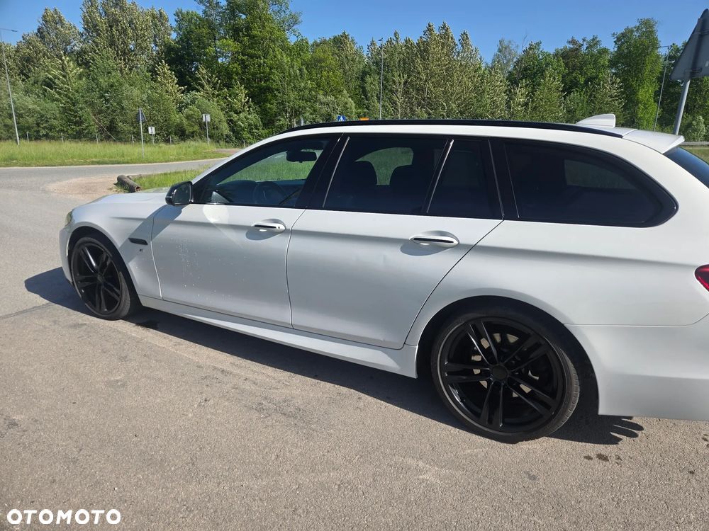 BMW Seria 5 525d xDrive - 10