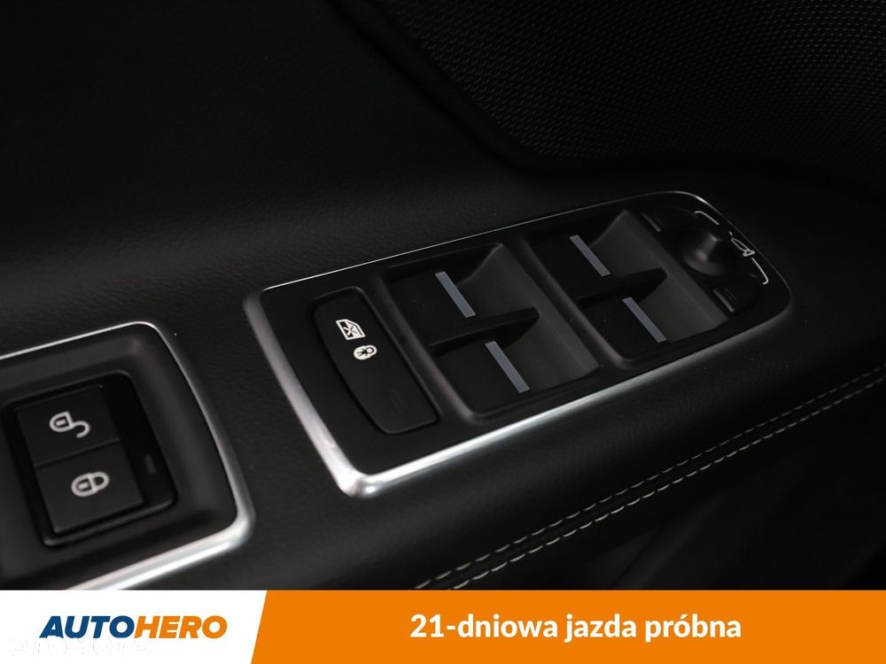 Jaguar XF 2.0 i4D R-Sport - 36