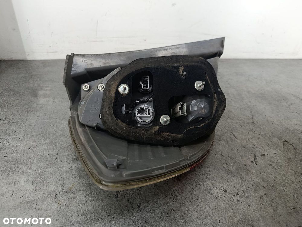 LAMPA TYLNA PRAWA HONDA JAZZ III P7612R STANLEY   HATCHBACK 5D - 6