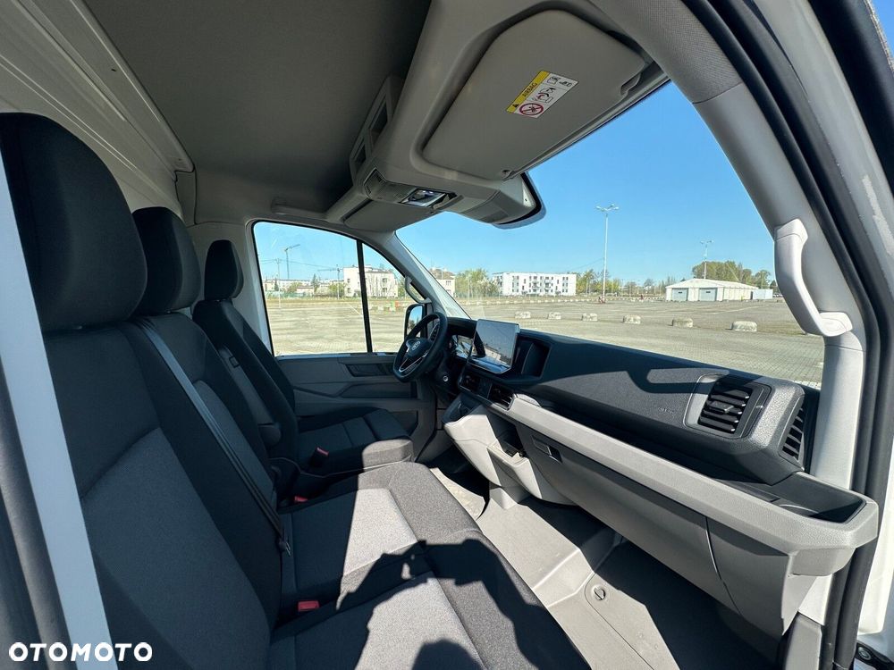 Volkswagen Crafter Podwozie z pojedynczą kabiną silnik: 2,0 l EURO VI SCR 163 KM / skrzynia biegów: Przedni napęd automatyczna 8-biegowa rozstaw osi: 4490 mm - 18