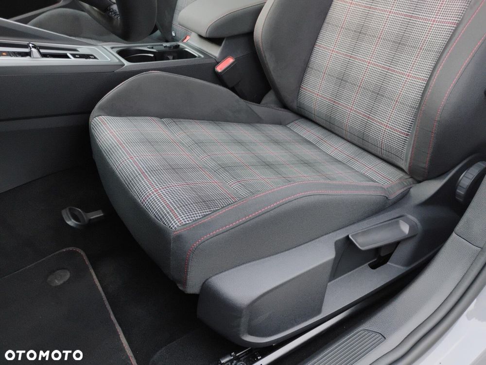 Volkswagen Golf - 14