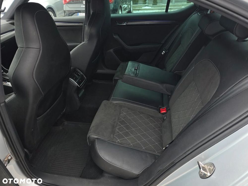 Skoda Superb 2.0 TDI SCR 4x4 Sportline DSG - 9