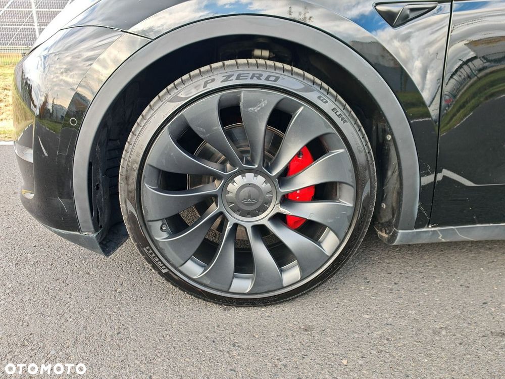 Tesla Model Y Performance Dual Motor AWD - 14