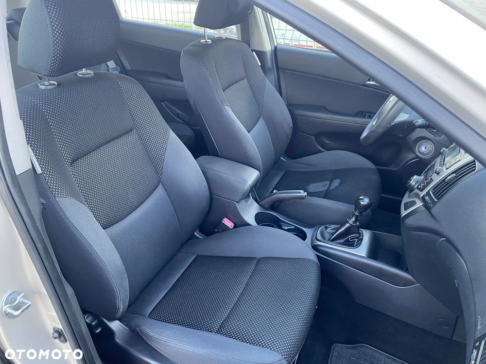 Hyundai i30 1.6 Comfort - 10