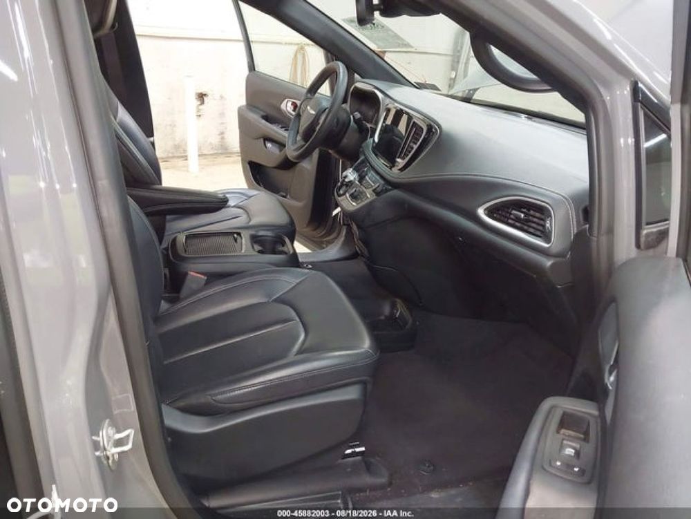 Chrysler Pacifica - 7