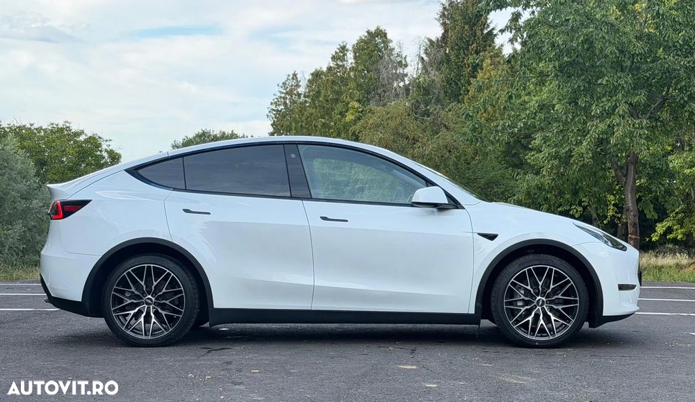 Tesla Model Y Long Range Dual Motor AWD - 30
