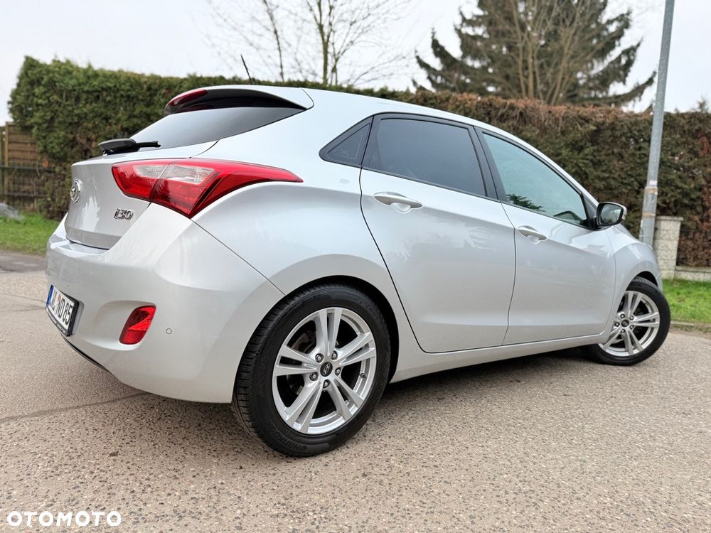 Hyundai i30 1.4 Comfort EU5 - 4