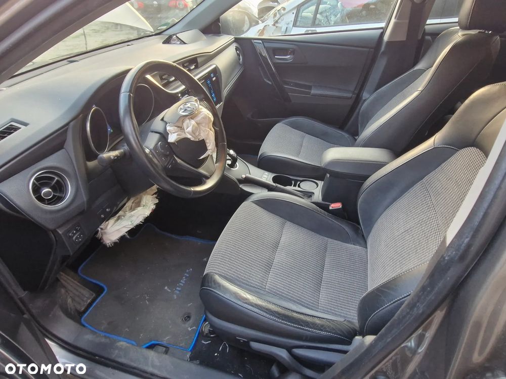 Toyota Auris 1.8 VVT-i Automatik Executive - 4