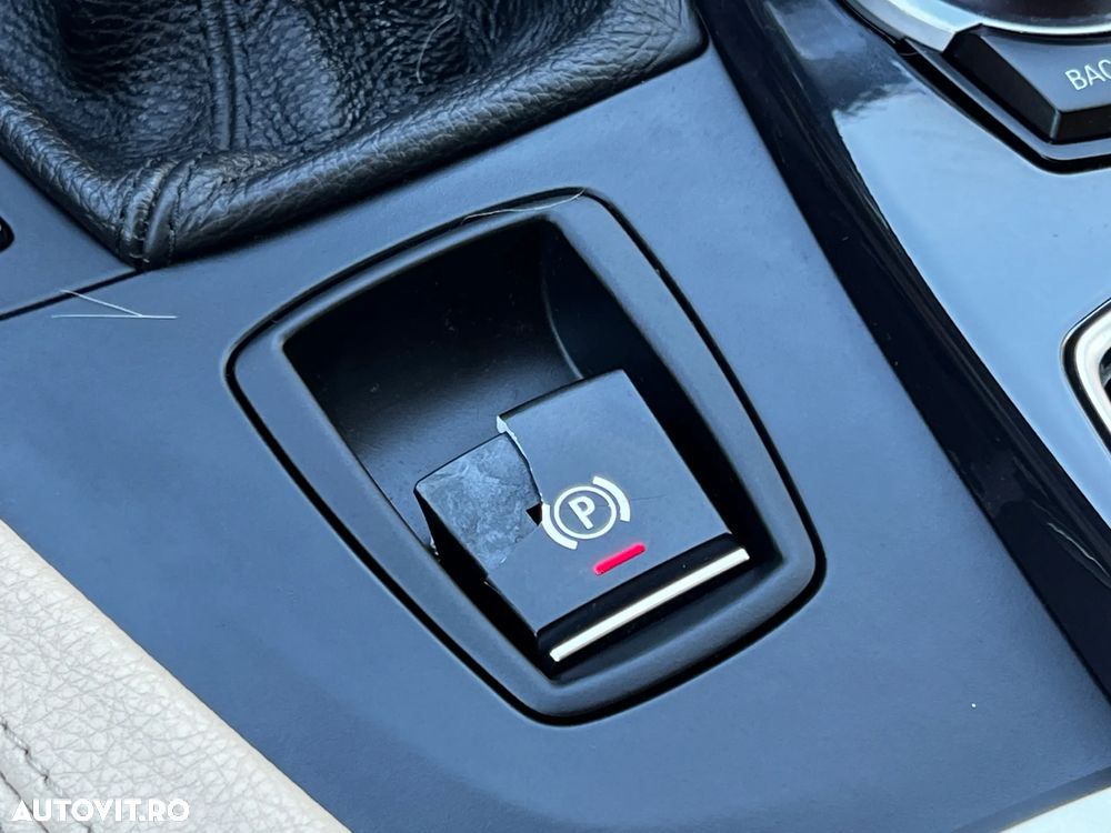 BMW Seria 5 525d Touring - 14