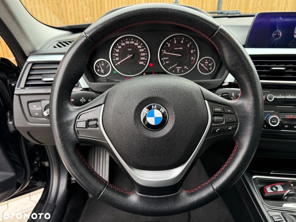 BMW Seria 3 320i xDrive - 17
