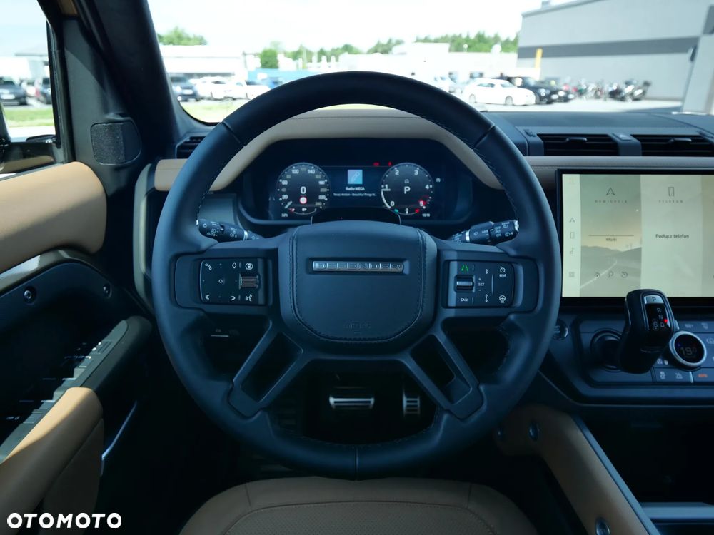 Land Rover Defender - 35