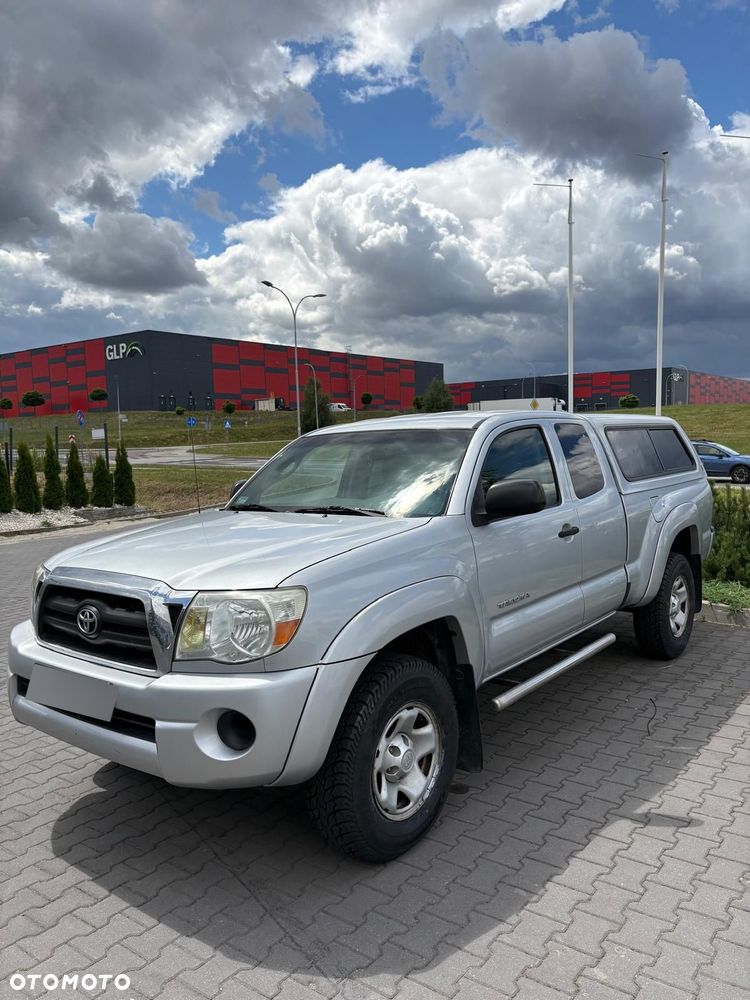 Toyota Tacoma - 1