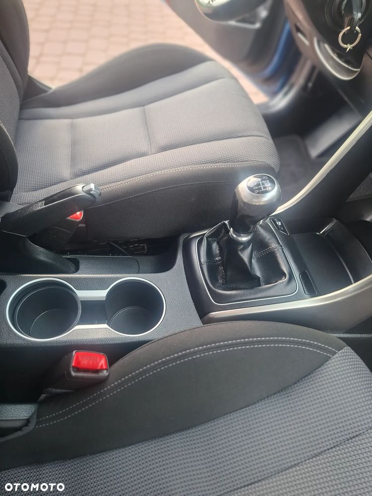Hyundai i30 blue 1.4 Passion - 12