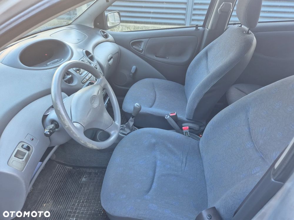 Toyota Yaris 1.0 Base - 8